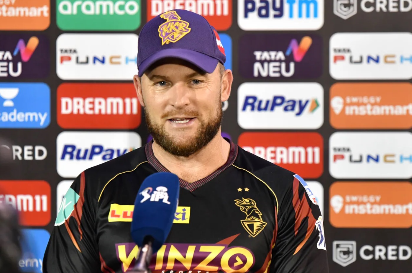 Brendon McCullum urges players to keep their heads high