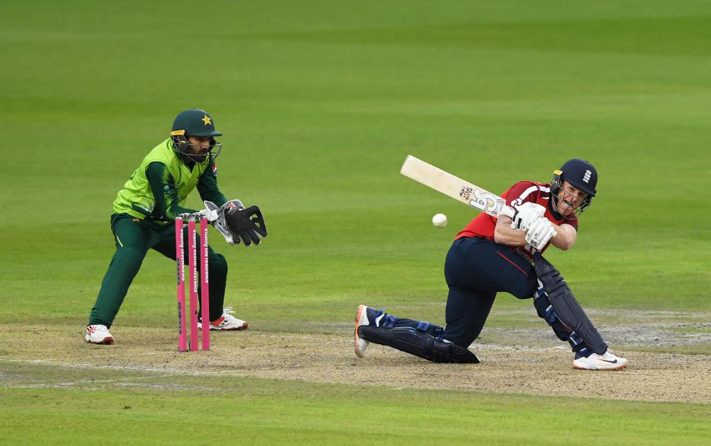 Great Glove work behind the stumps from Mohammed Rizwan
