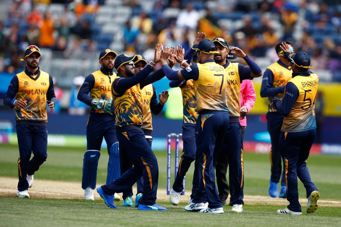 ICC World T20 | Twitter reacts to Binura Fernando’s 'bulb-change' sendoff after his Zaheer Khan-esque knuckleball outfoxes ‘sweep expert?Scott Edwards