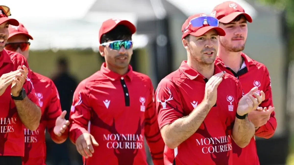 Munster Reds' skipper Curtis Campher with his teammates 