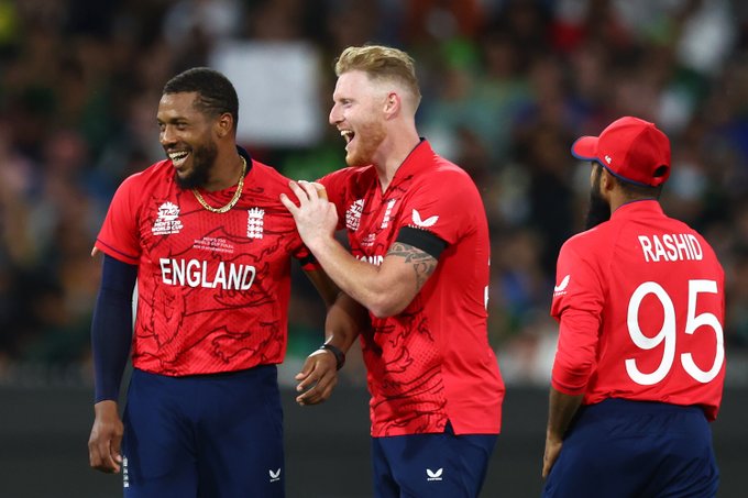 England staged a decent bowling performance against Pakistan in the World Cup final.